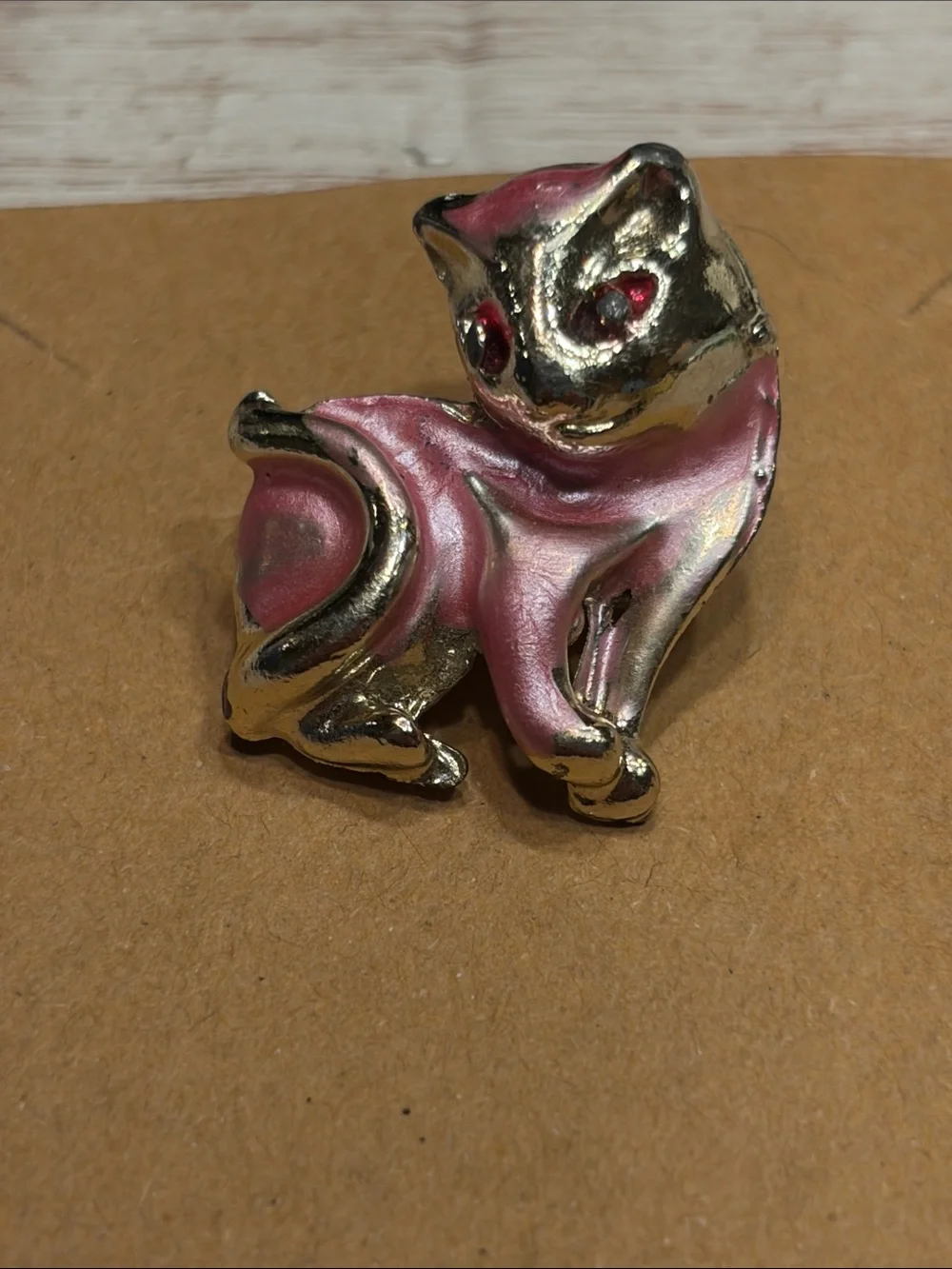 Gerry's pink enamel feline brooch